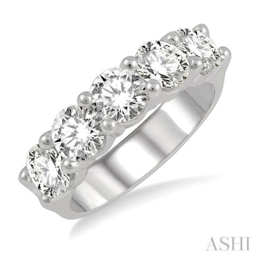 2 1/2 Ctw 5 Stone Round Cut Diamond Wedding Band in 14K White Gold